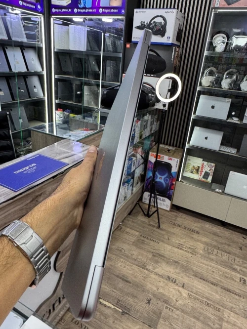 MacBook Air M3 8G 256G batterie 100% cycle 22 comme neuf