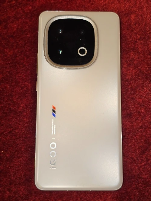 VIVO IQOO 13