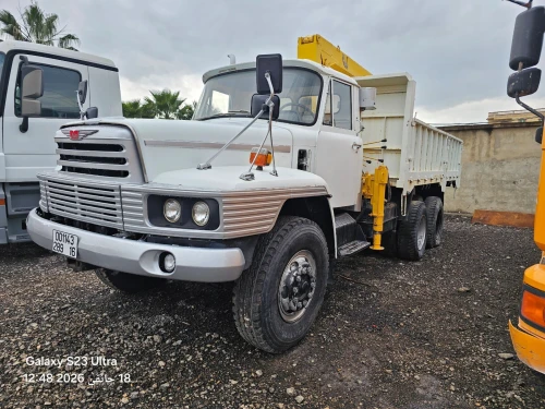 CAMION HINO 6X4 GRUE 1989