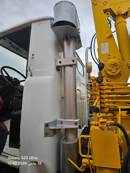 CAMION HINO 6X4 GRUE 1989