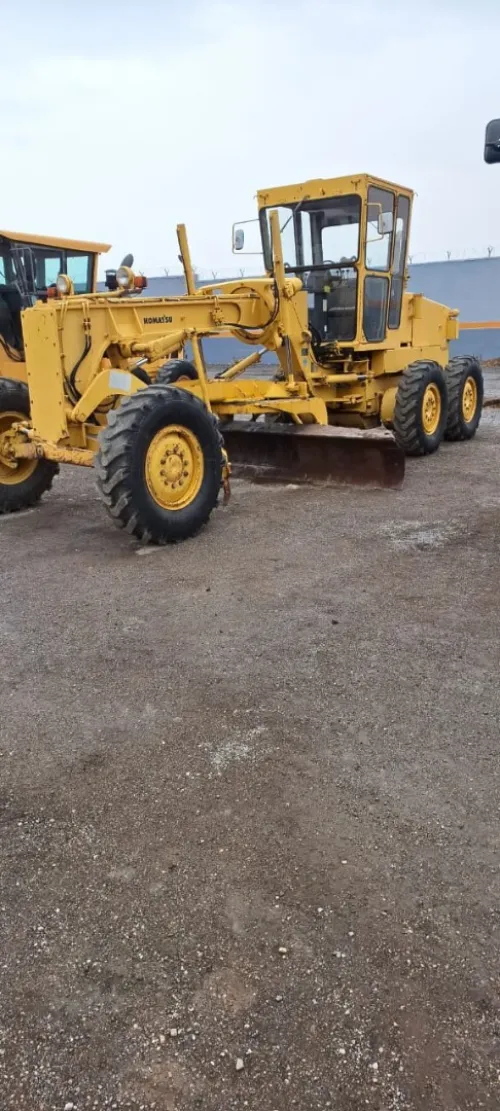 NIVELEUSE KOMATSU GD 661 2008