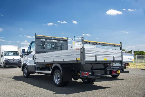 CHERCHE DES TRANSPORTEURS AVEC CAMION : 2.5T / 3.5T