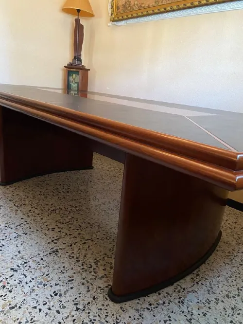 Table de réunion et ses fauteuils
