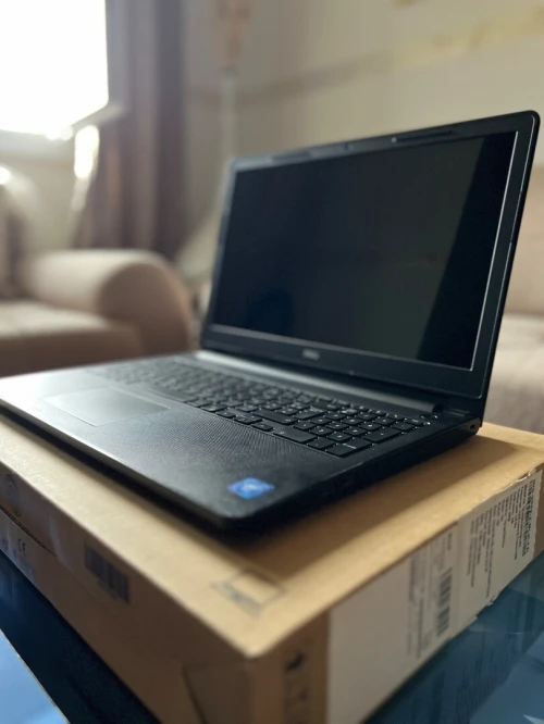 Dell Inspiron 15 (État Neuf 10/10) - Full Pack avec Boîte et son chargeur original