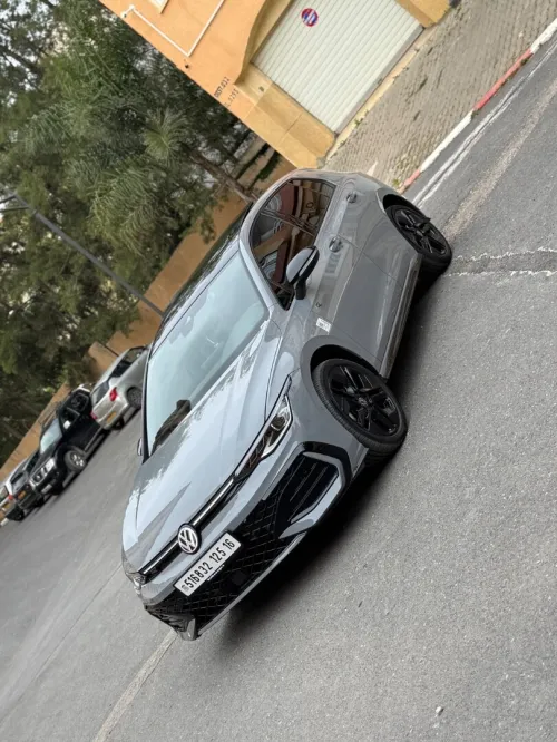 Volkswagen Golf 8 2025 R Black Edition 