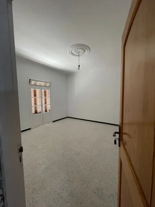 Location Appartement Niveau de villa F4 Alger Dely brahim