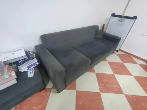 Table de réunion + 5 chaise en sky + 2fauteuils avec un pouf