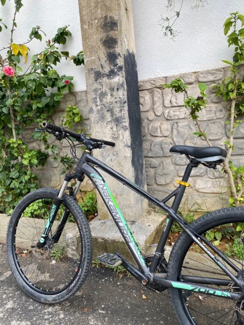Velo nakamura smmit 700 vtt en bonne etat 
