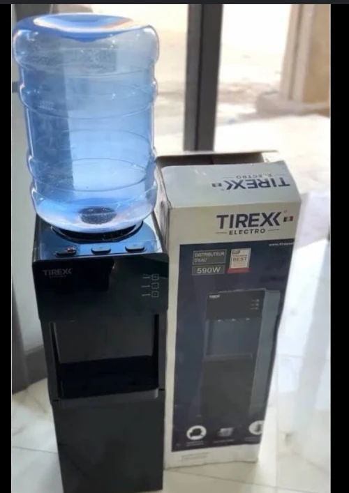 DISTRIBUTEUR D'EAU