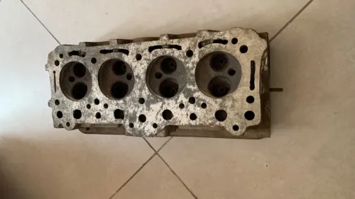 Peice de moteur peugeot 404 1980