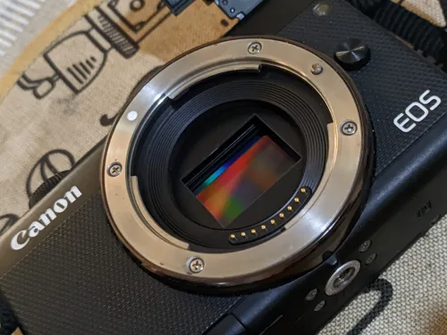 Canon EOS-M100