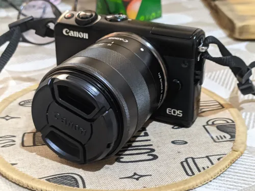 Canon EOS-M100