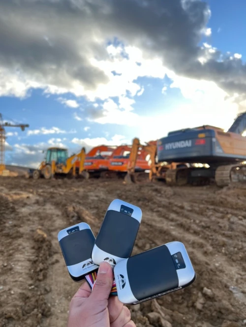 Gps tracker gps traceur , géolocalisation de vehicule , جهاز تتبع و تعقب السيارات عن بعد