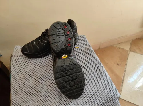 Magnifique Nike TN Black Black 42 caba