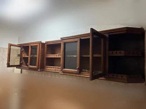 Éléments de cuisine en bois massif, portes vitrées