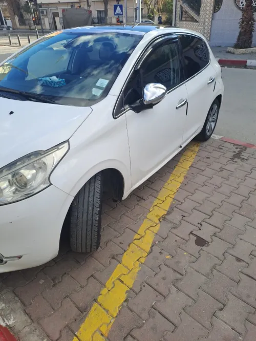 Peugeot 208 2015 Allure