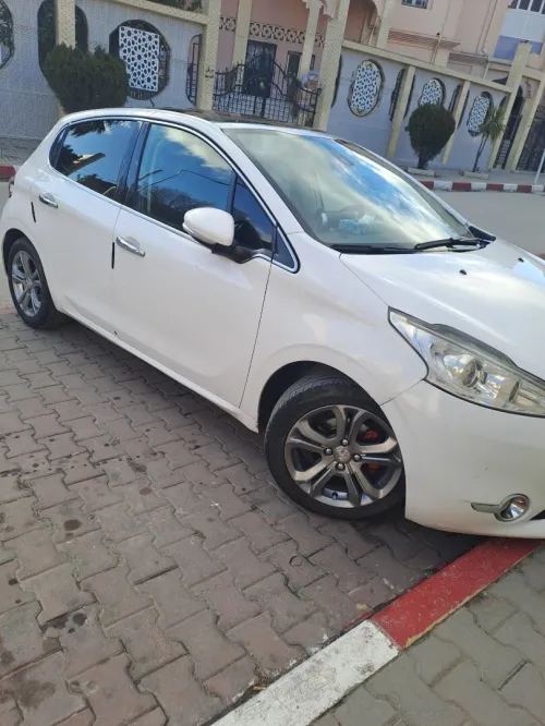 Peugeot 208 2015 Allure