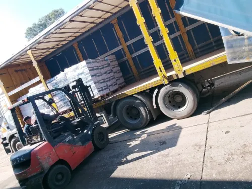شريككم اللوجستي الموثوق لنقل البضائع الثقيلة للشركات والمصانع  Votre partenaire logistique fiable pour le transport de charges lourdes