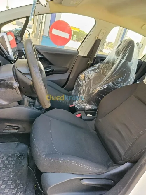 Peugeot 208 2015 Allure Facelift