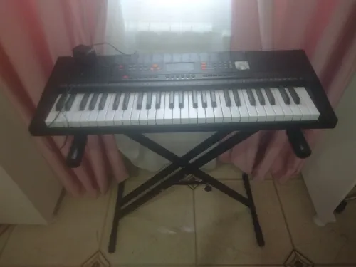 Piano keyboard avec support