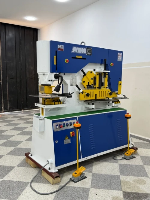 Machine hydraulique pour le travail du fer marque ADH 16-60T / 20-60T