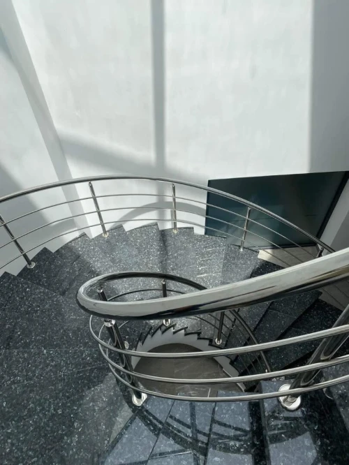 tout travaux inox bois pvc aluminium et cuisine moderne
