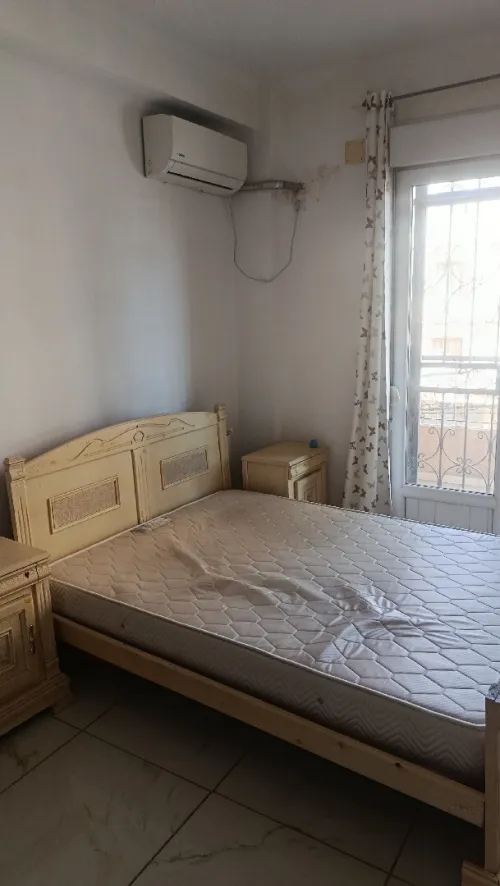 Chambre à coucher avec matelas orthopédique