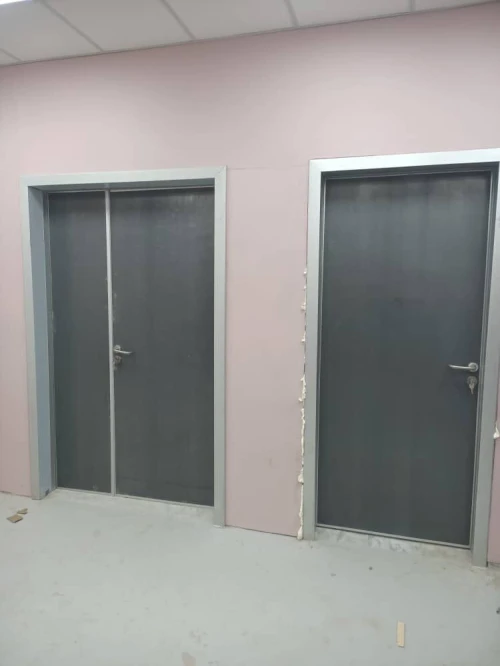 Porte service Plombée -Anti rayons X / أبواب غرف العمليات والمصانع - مضاد للأشعة السينية