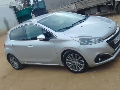 Peugeot 208 2015 Allure Facelift