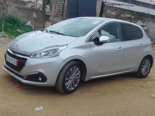 Peugeot 208 2015 Allure Facelift