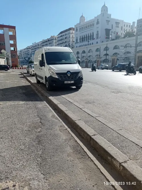 نقل البضائع والترحيل الكامل باحترافية وأمان Transport de marchandises et déménagement complet avec professionnalisme et sécurité