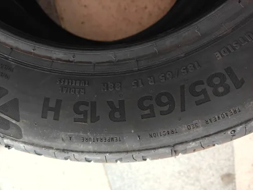 04 PNEUS continental 185/65 R 15