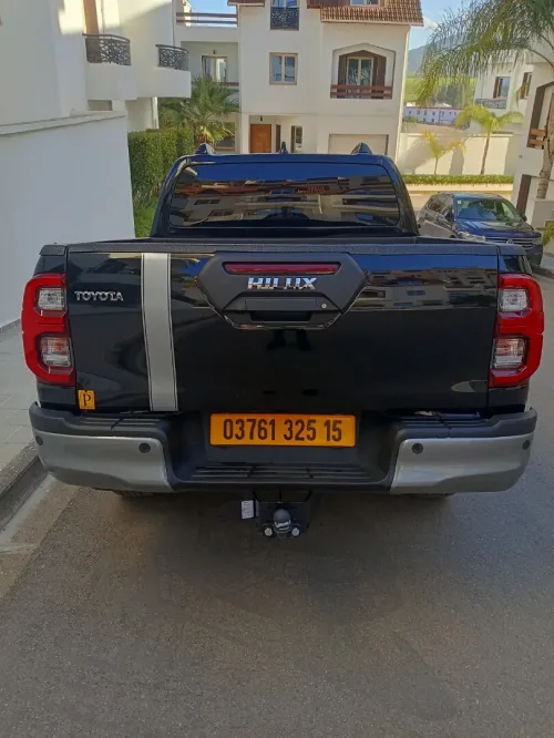 Toyota Invincible 2025 Hilux