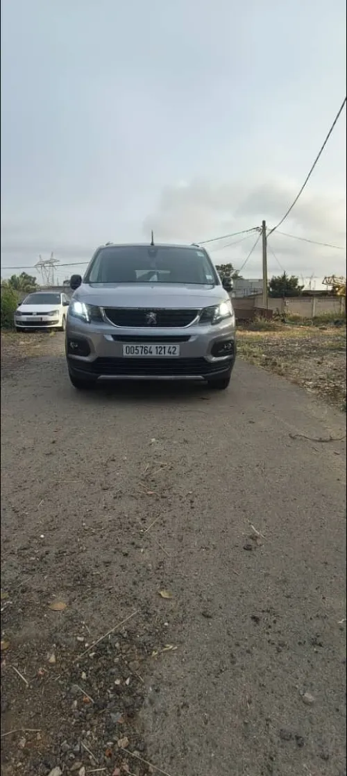 Peugeot Partner 2021 Tepee Allure 