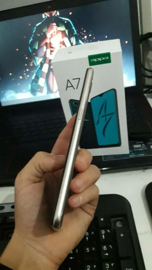 OPPO A7 (4/64) - Jamais ouvert - Avec boîte - Très propr oppo a7