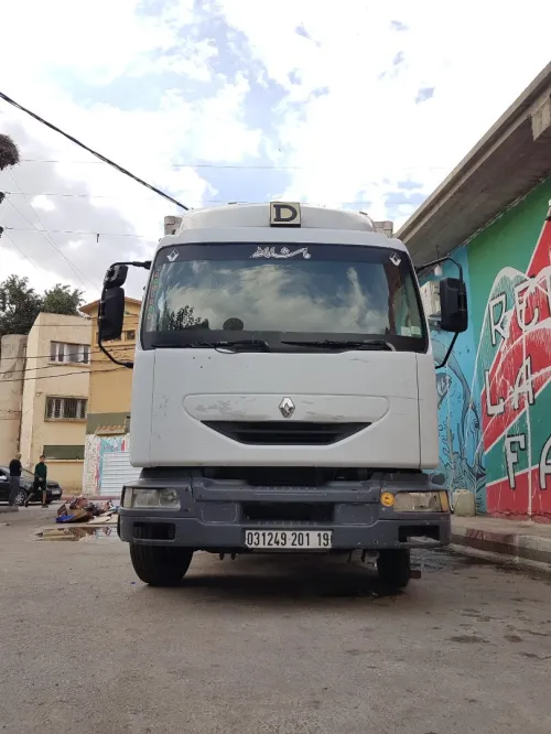 Camion Renault Midlum 135 2001