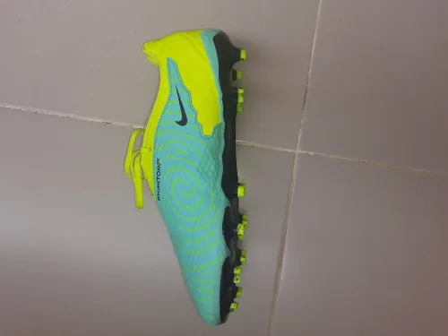 Soulier nike phontom pointure 43