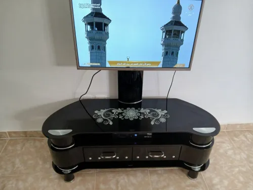طاولة تلفزيون