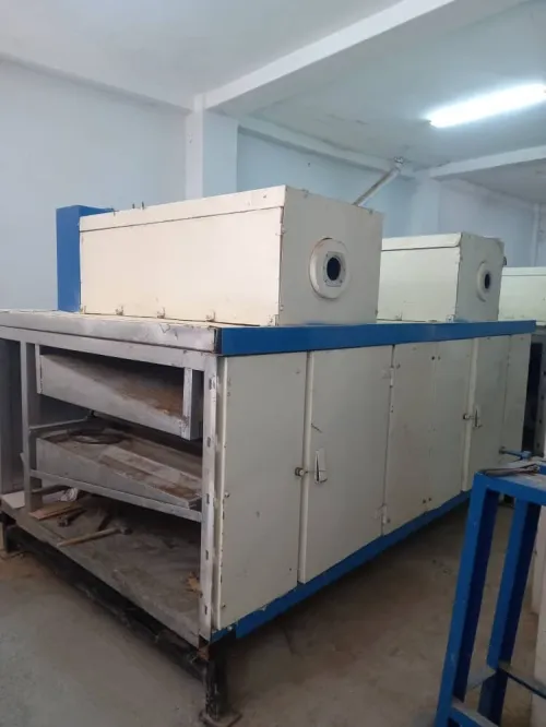 usine fabrication plateau d'oeufs