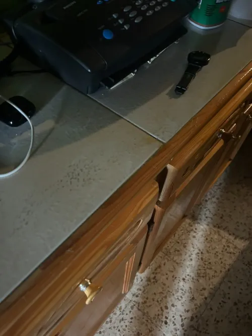 سرير و حامل للاواني