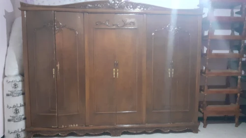 Armoire de bois en hêtre _bon état