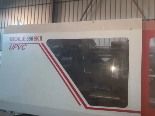 Machine injections plastique
