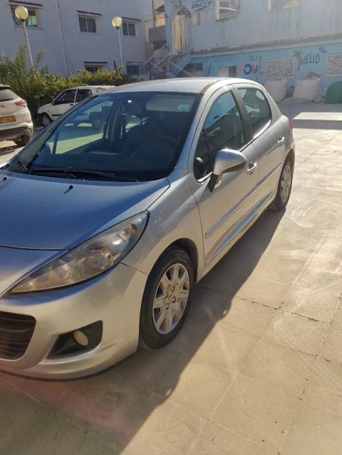 Peugeot 207 2012 Fennec
