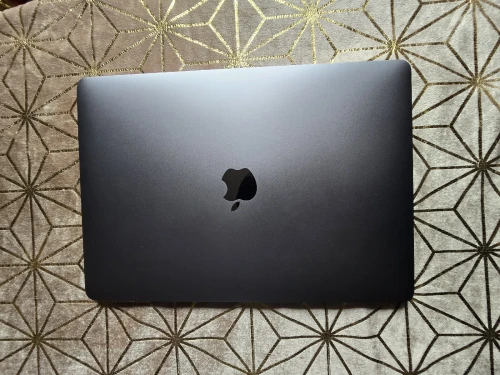 MacBook Air 2019 i5 8 Go RAM 256 Go SSD Comme neuf
