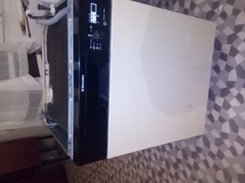 Machine a laver+ micro-ondes + climatiseur +Machina taa khiyata
