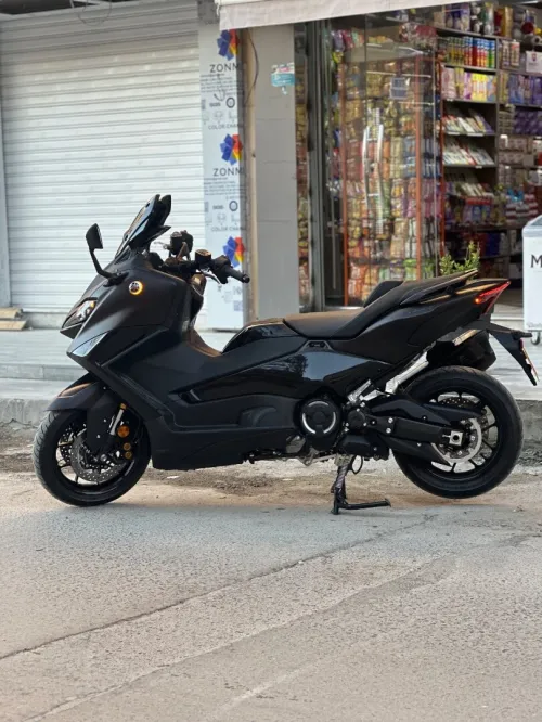 Yamaha Tmax 2025