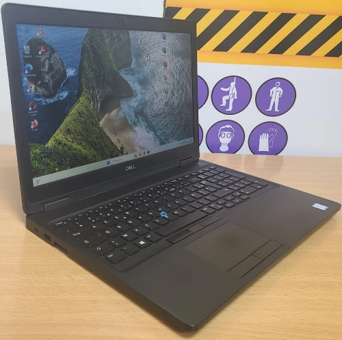 Dell Latitude 5590 15.6 Pouces Full HD i5 8eme VPro 16 GB Ram DDR4 512 GB SSD