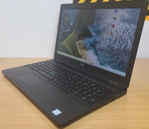 Dell Latitude 5590 15.6 Pouces Full HD i5 8eme VPro 16 GB Ram DDR4 512 GB SSD