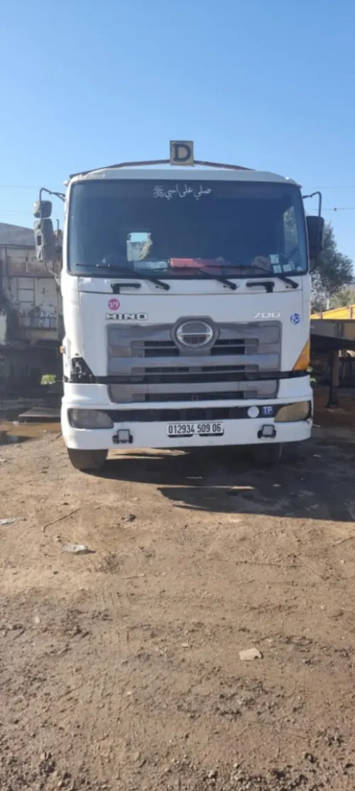 Hino 700 2009