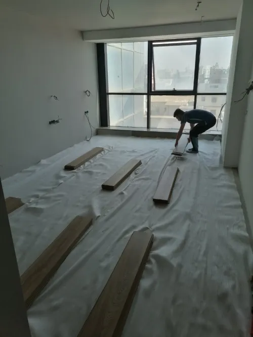 Parquet en bois stratifié et LVT 